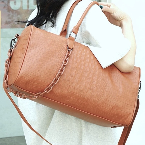 High end faux leather weekender travel bag - Picture 6 of 7